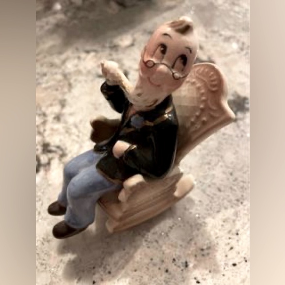 Vintage Shaker - Grandpa in rocking chair Japan H557